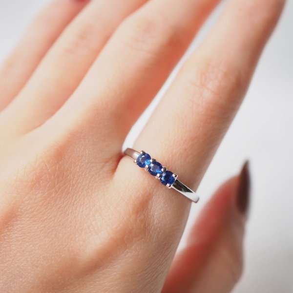 EVERLY Ring - 10K White Gold (Sapphire)