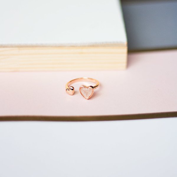 Twist Mini Heart Ring - Rose Quartz