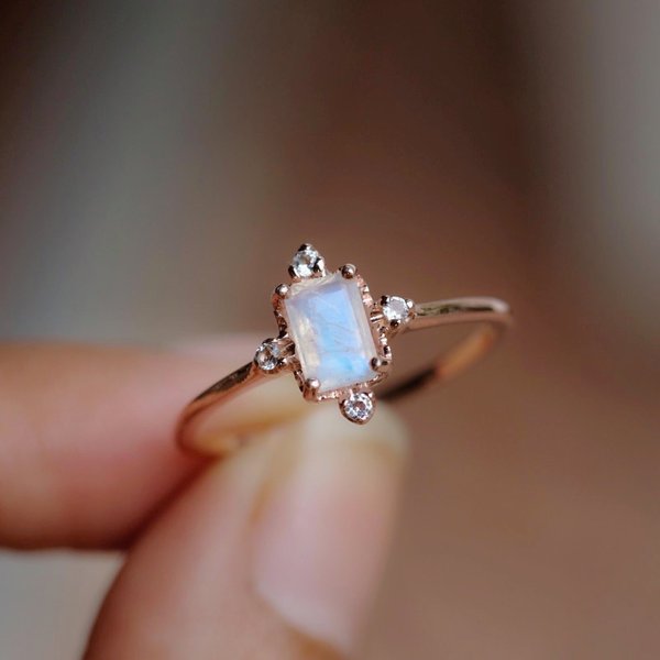 Victoria Ring - Moonstone (Rose Gold)