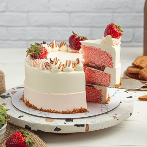 Strawberry Speculoos Cake 