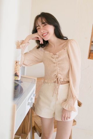 CREPE DAY SMOCKED DOTTY TOP IN HONEY NUDE