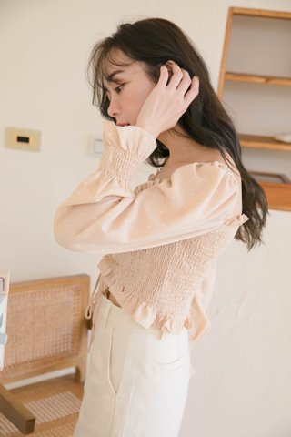CREPE DAY SMOCKED DOTTY TOP IN HONEY NUDE