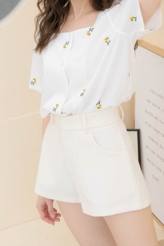 EVERYDAY KR 365 FLORAL EMBROIDERY TOP IN WHITE