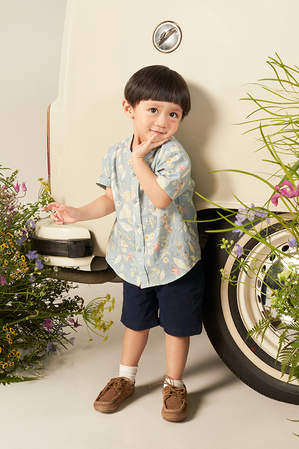 Kids&#039; Oliver Mandarin Collar Shirt in Whimsical Garden Blue Print