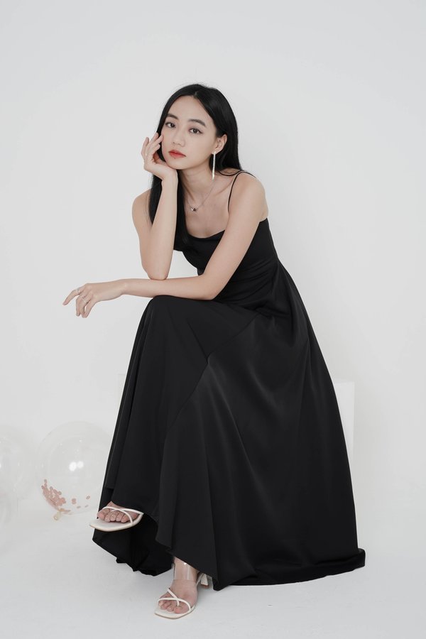 *TPZ* YOURS SINCERELY SIDE PLEATED MAXI DRESS IN BLACK